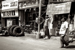 Local people by the car wheel shop in Chennai