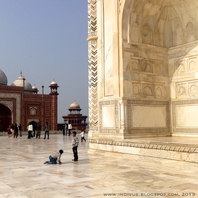 Kids playing in Taj Mahal