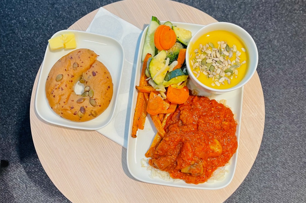 Vegetarian dinner in the Finnair Business Lounge