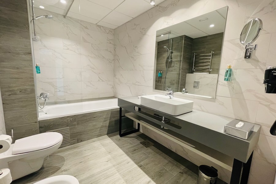 The bathroom and the bath tub in Tallink city Hotel 